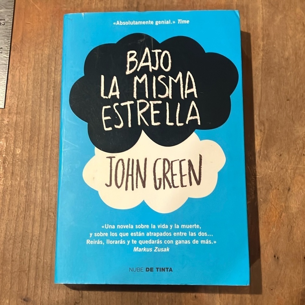 Book (Spanish) : Bajo la misma estrella by John Green